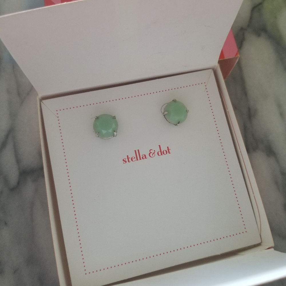 Stella & Dot silver stud earrings (Janice)